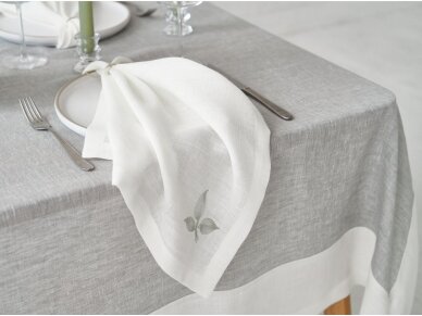 White napkin BUD 3