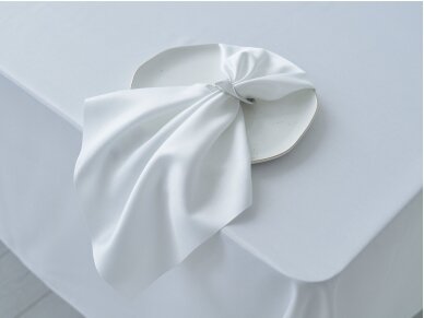 White, round tablecloth SATEN 4