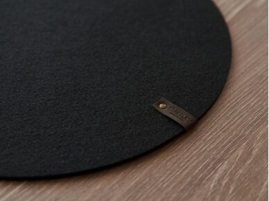 Felt placemat, round shaped, black colored 1